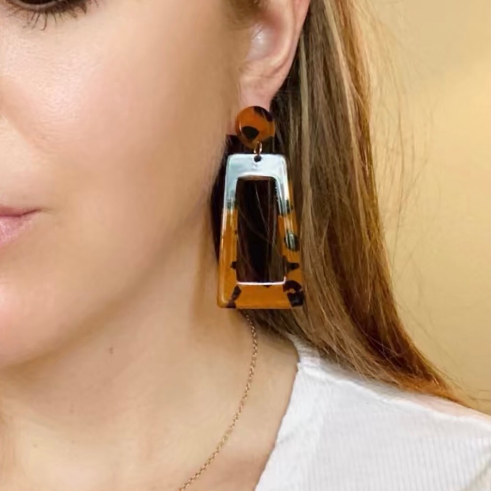 🥳{x2 HP} •Tortoise Acrylic Drop Earrings•